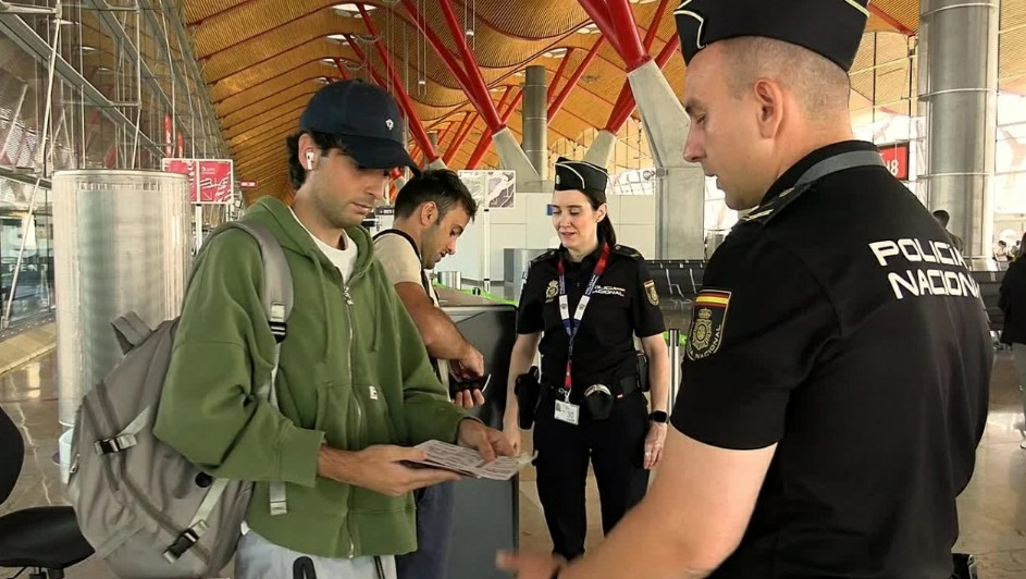 Tây Ban Nha gia hạn kiểm soát biên giới với Italy